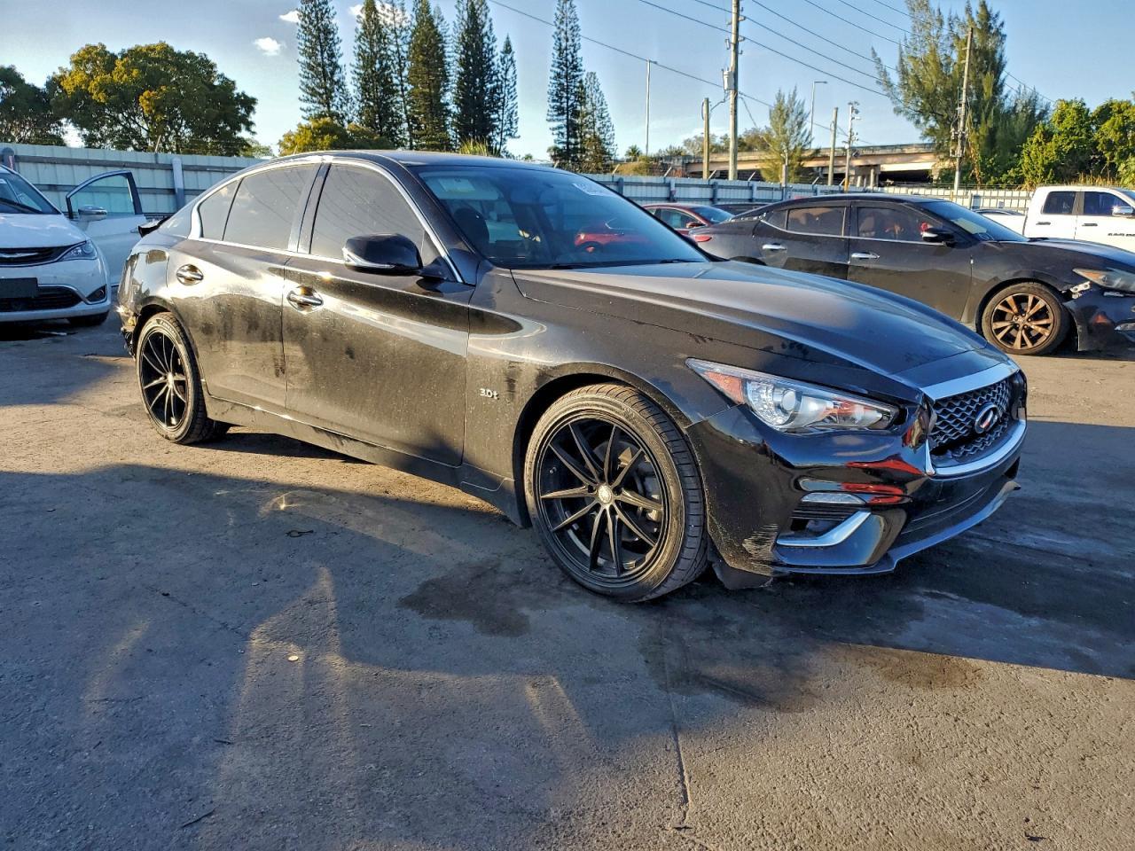 2018 Infiniti Q50 Luxe - Image 4
