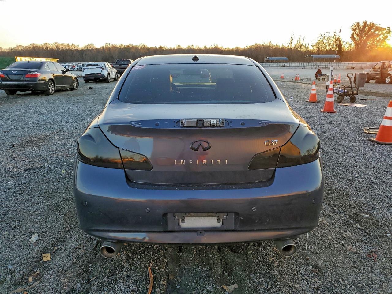 2010 Infiniti G37 - Фото 6