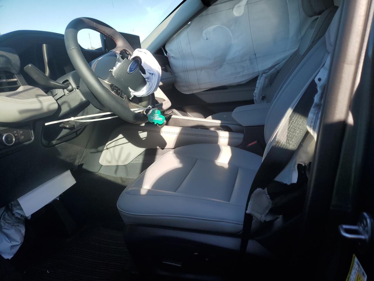 2025 Ford Explorer Active - Image 7