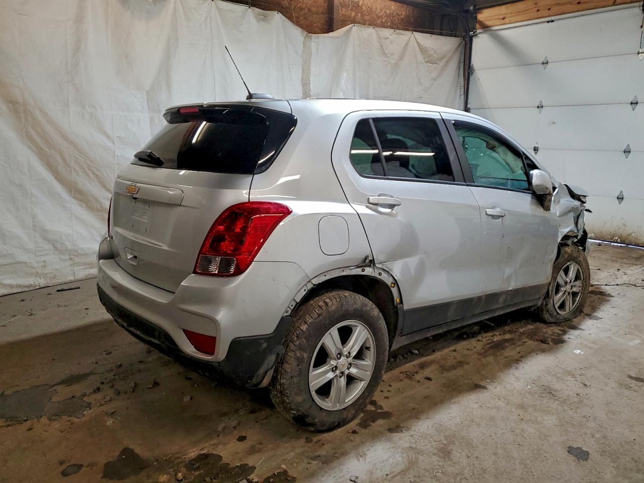 2021 Chevrolet Trax Ls - Image 3