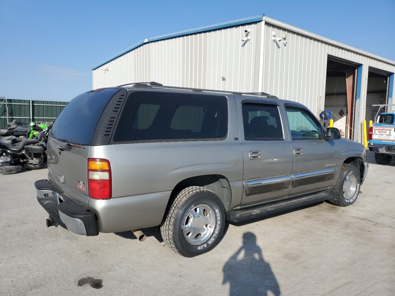 2003 GMC Yukon Xl C1500 - Фото 3