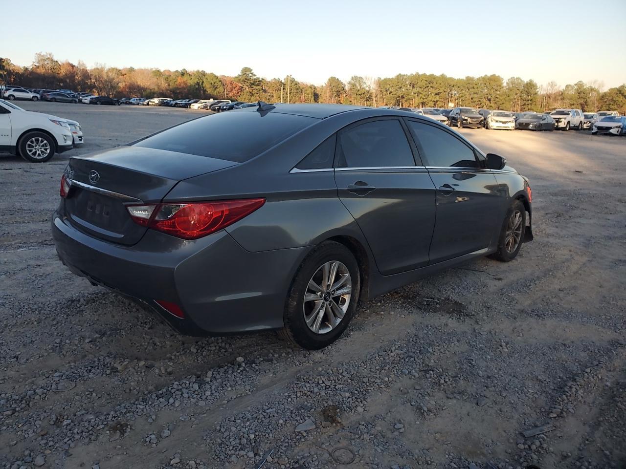2014 Hyundai Sonata - Image 3