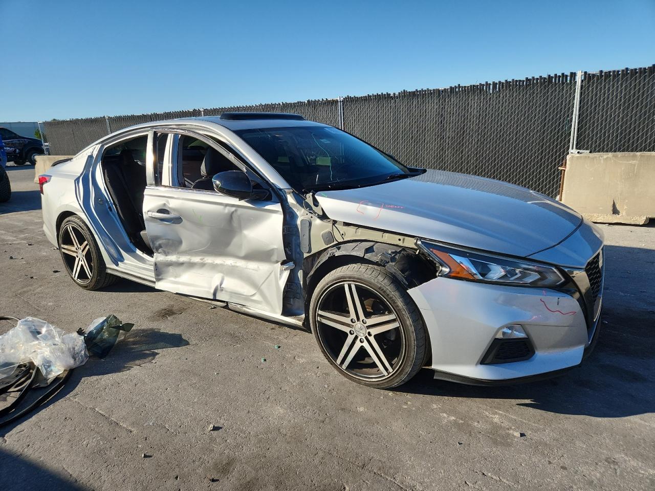 2019 Nissan Altima Sr - Image 4