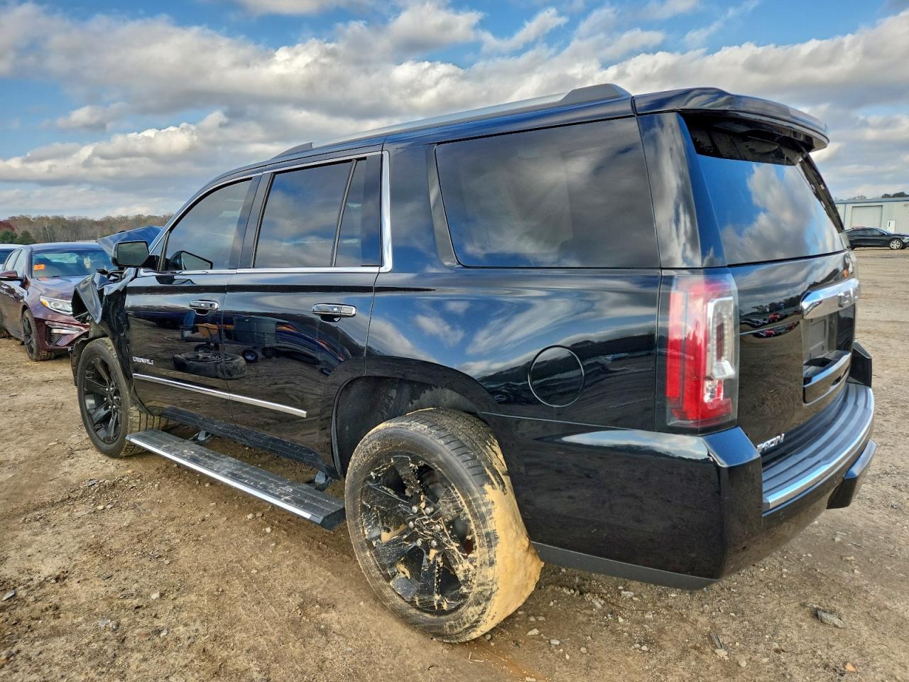 2019 GMC Yukon Denali - Фото 2