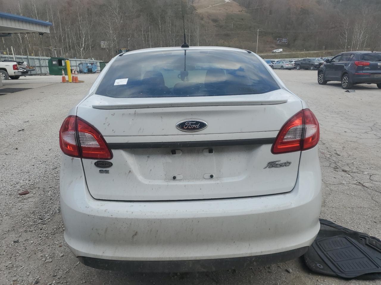 2013 Ford Fiesta Se - Фото 6