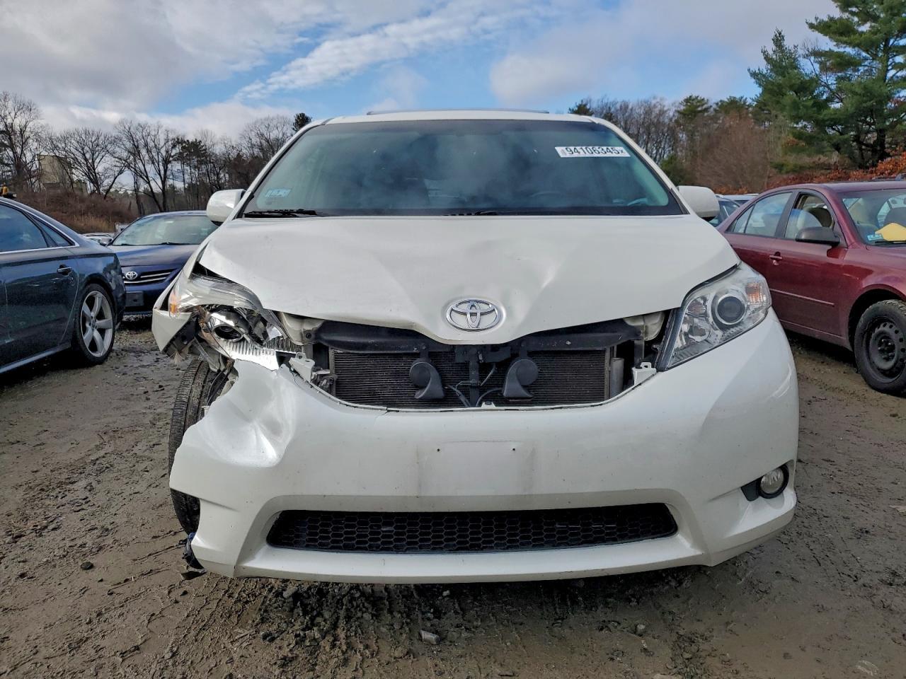 2017 Toyota Sienna Xle 7-Passenger - Фото 5