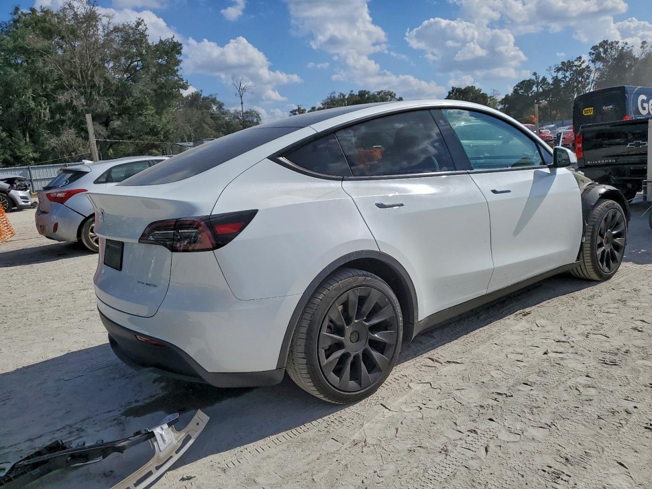 2023 Tesla Model Y - Image 3