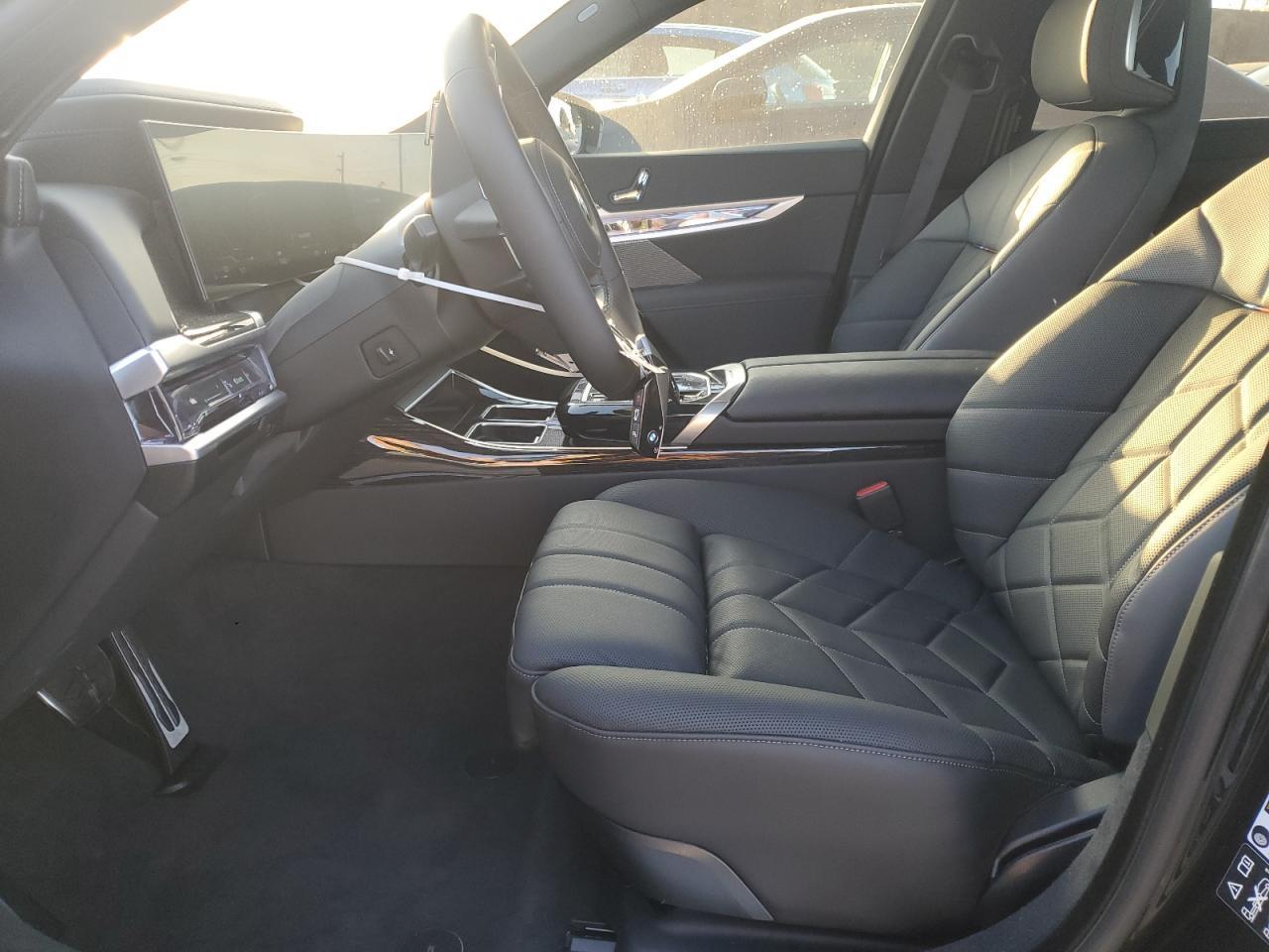 2025 BMW 760 Xi - Image 7