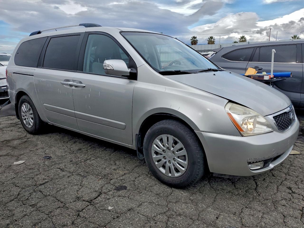 2014 Kia Sedona Lx - Image 4