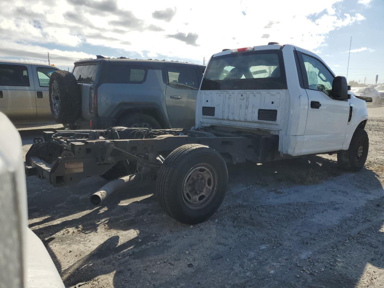 2021 Ford F250 Super Duty - Image 3