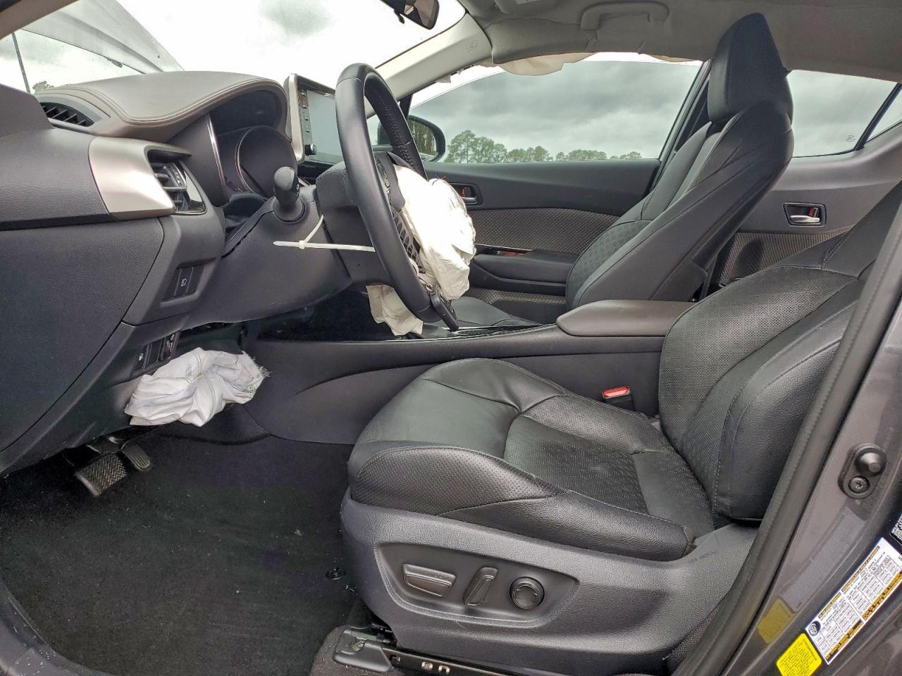 2022 Toyota C-Hr Xle - Image 7