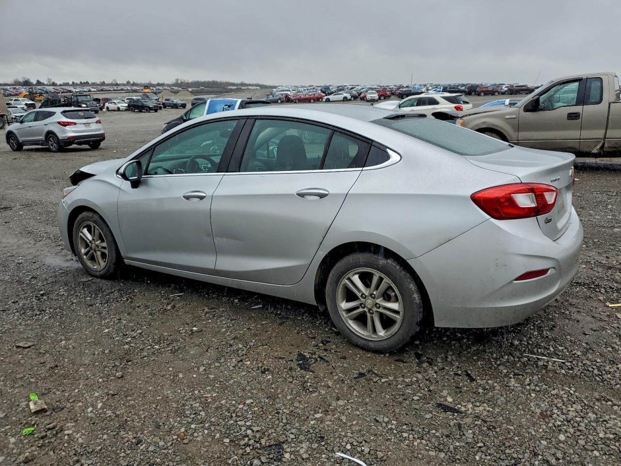 2016 Chevrolet Cruze Lt - Image 2