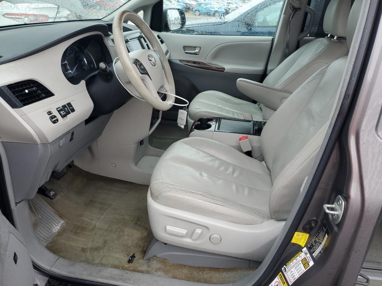 2012 Toyota Sienna Xle - Image 7
