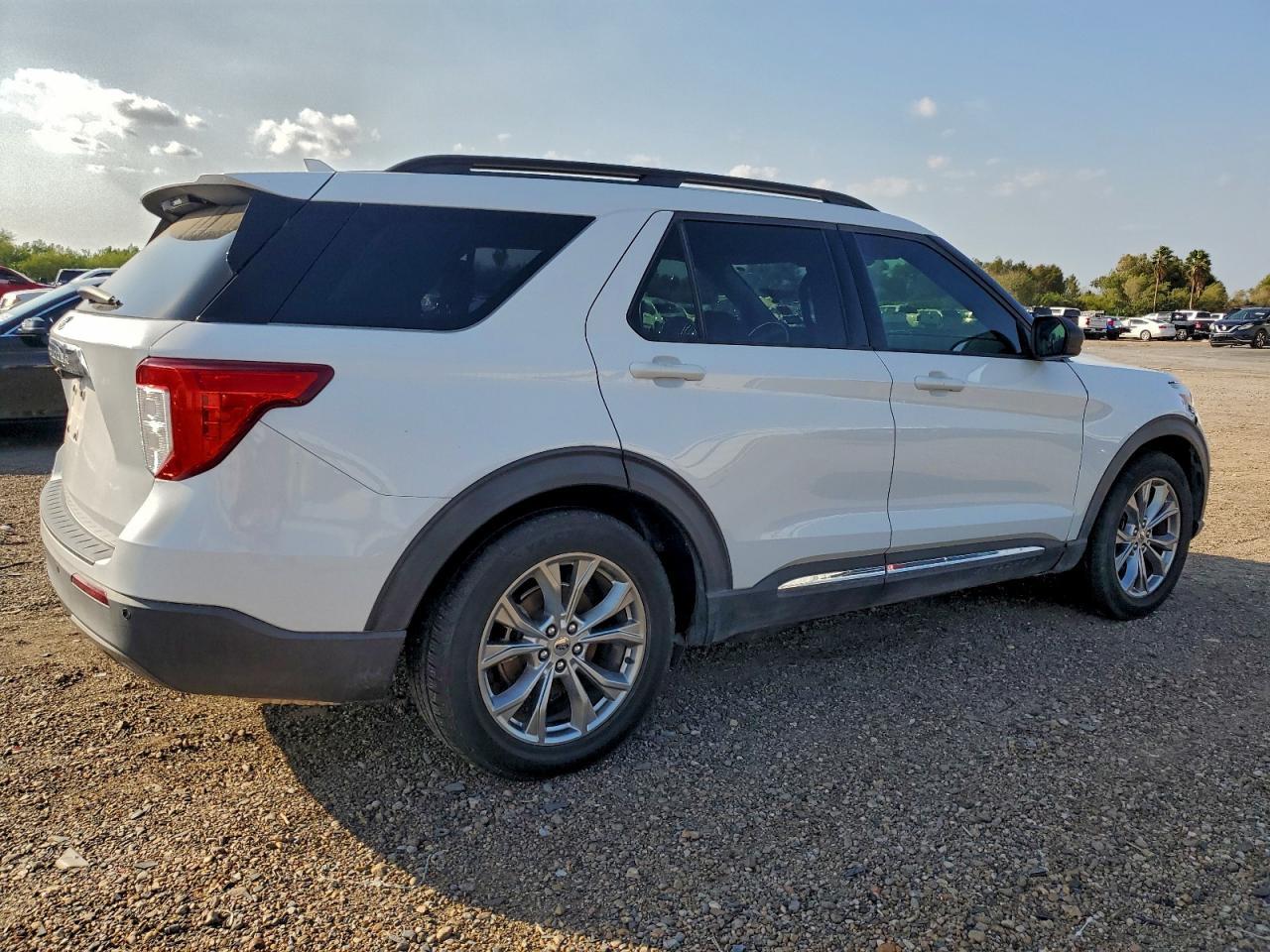 2020 Ford Explorer Xlt - Фото 3