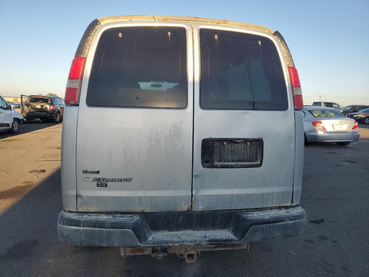 2010 Chevrolet Express G3500 Ls - Image 6