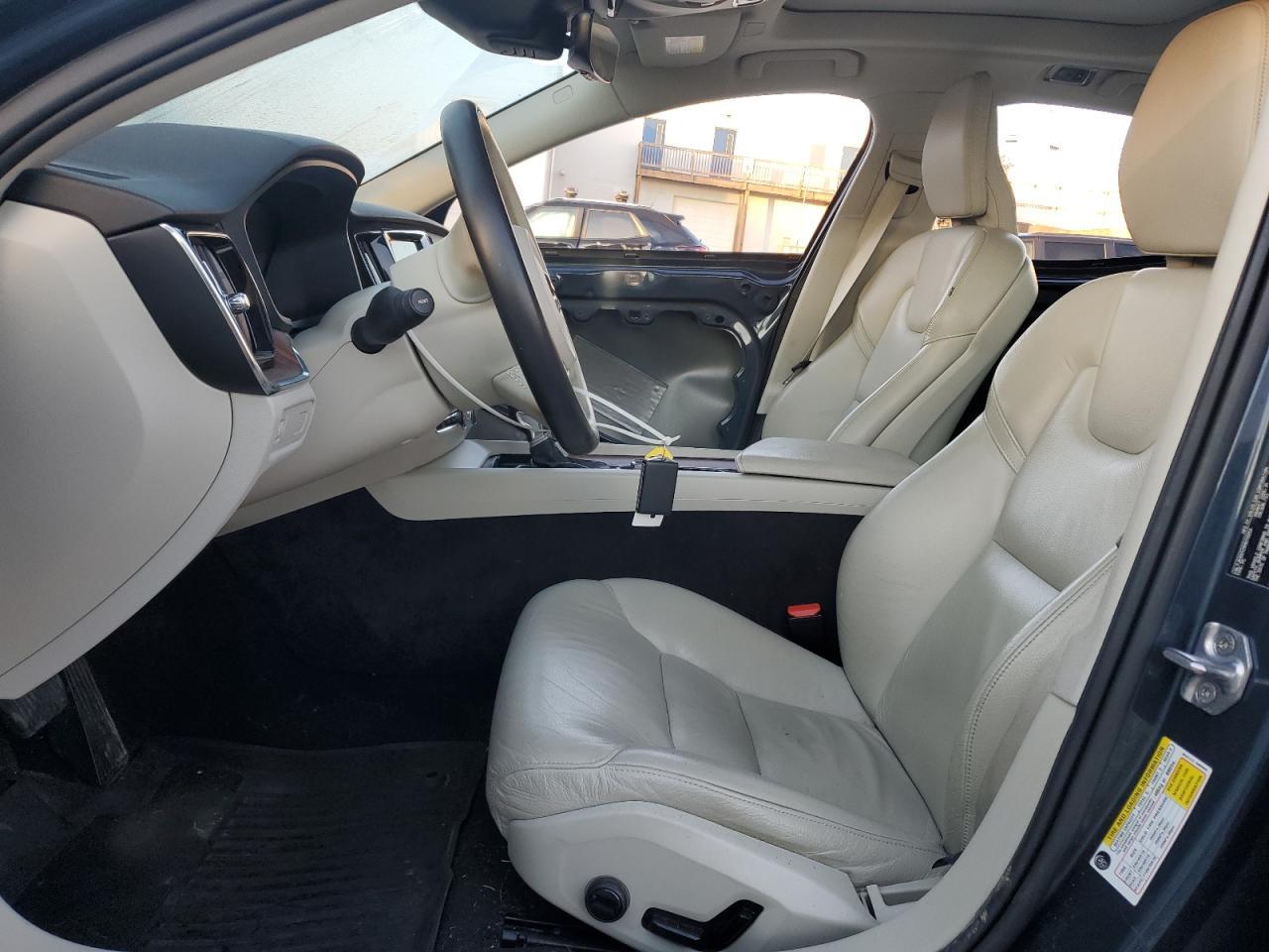 2021 Volvo S60 T5 Momentum - Image 7