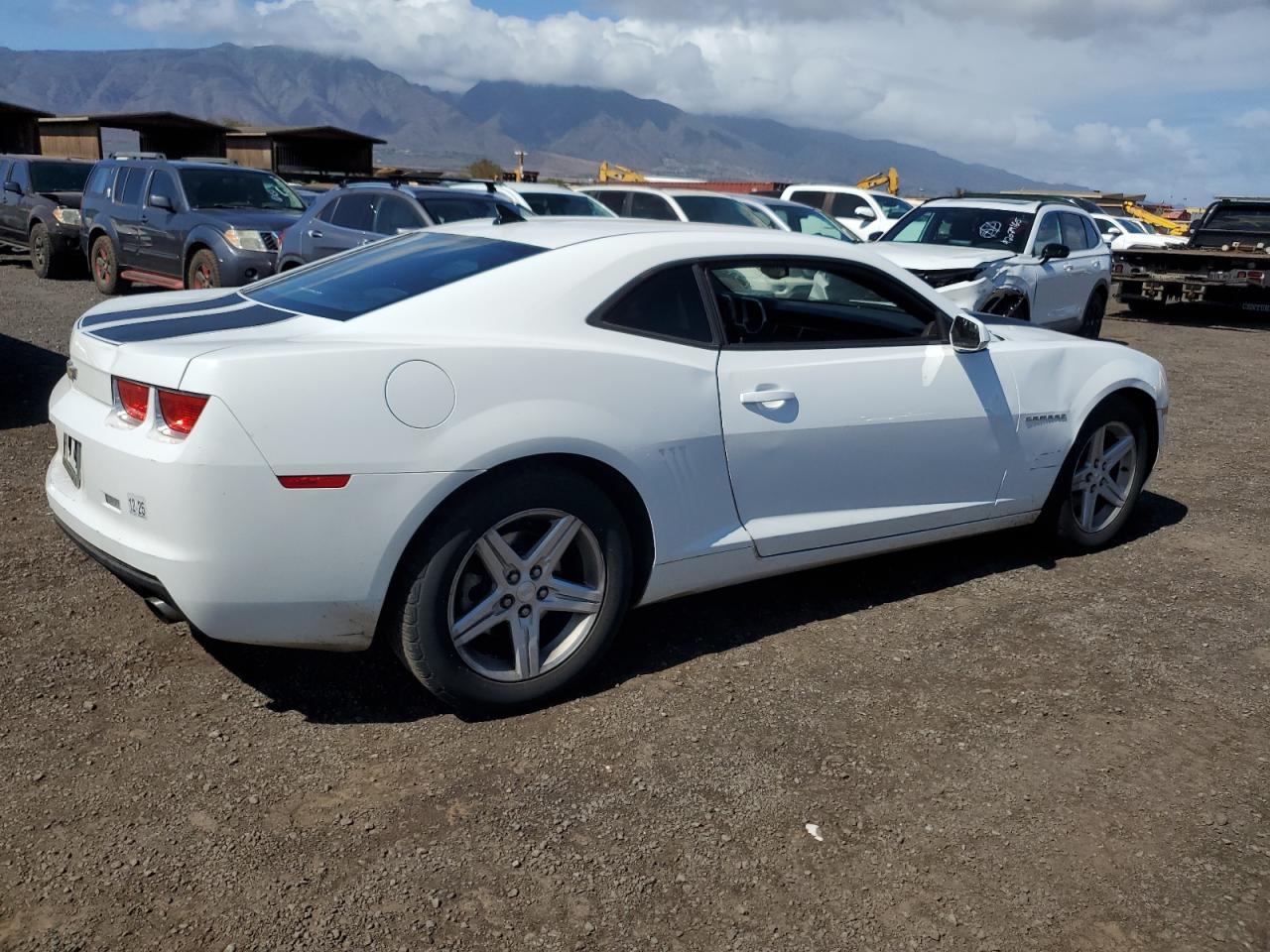 2011 Chev Camaro - Image 3