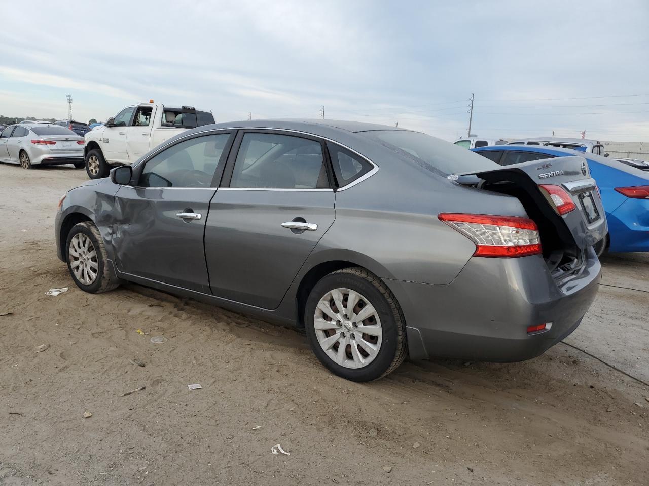 2015 Nissan Sentra S - Фото 2
