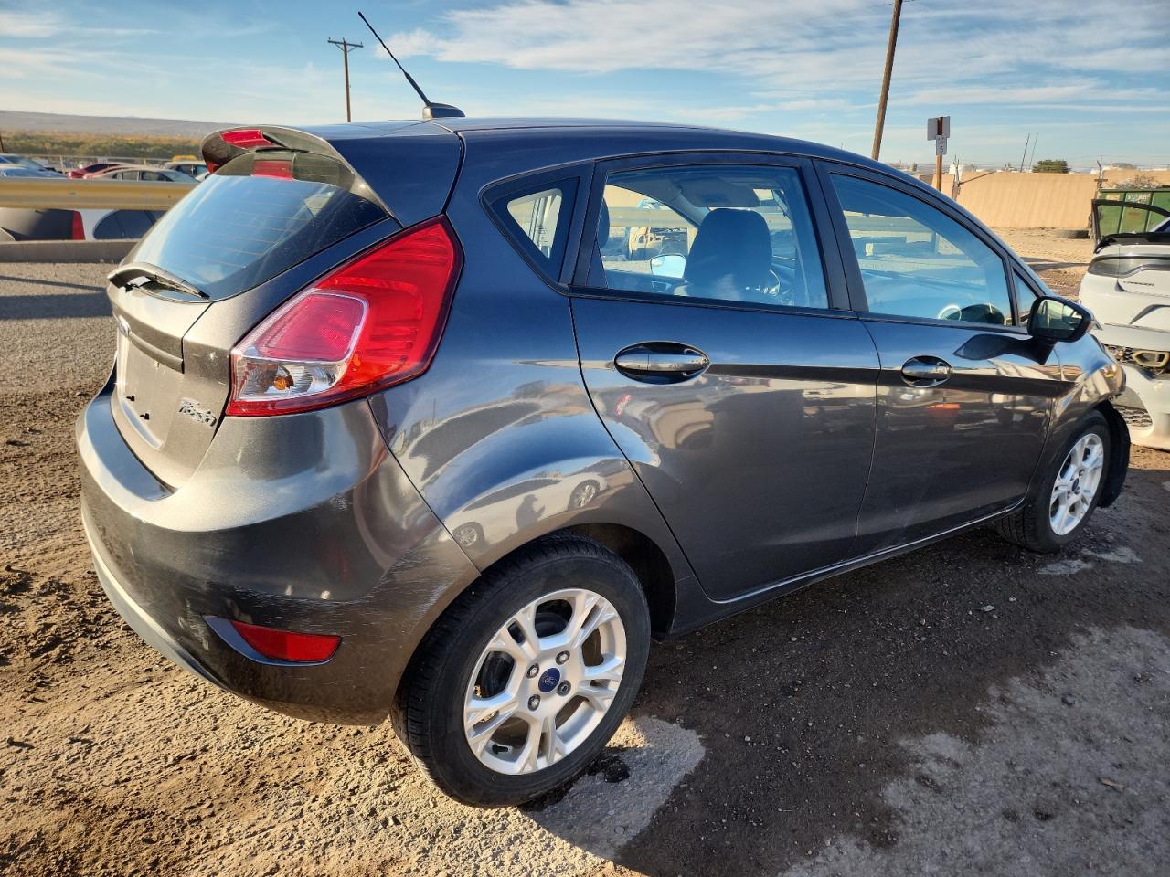 2015 Ford Fiesta Se - Фото 3