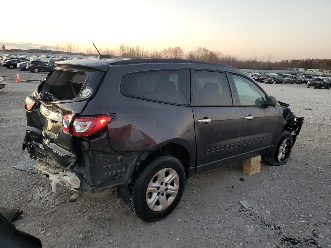 2016 Chevrolet Traverse Ls - Фото 3