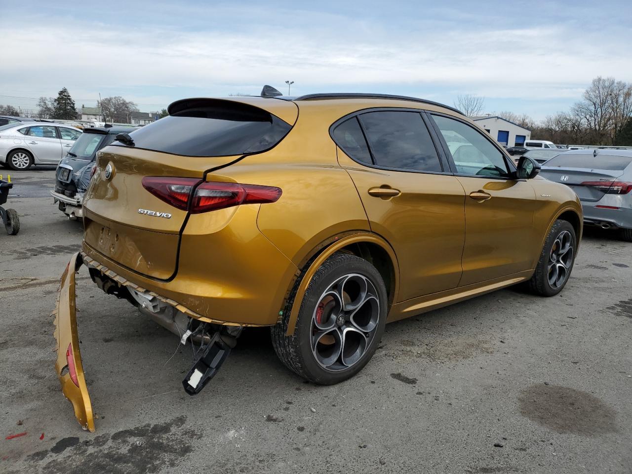 2023 Alfa Romeo Stelvio Ti - Image 3