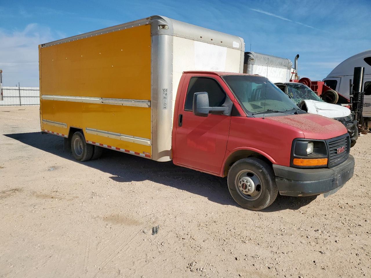 2015 GMC Savana Cutaway G3500 - Фото 4