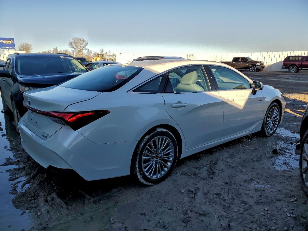 2021 Toyota Avalon Limited - Фото 3