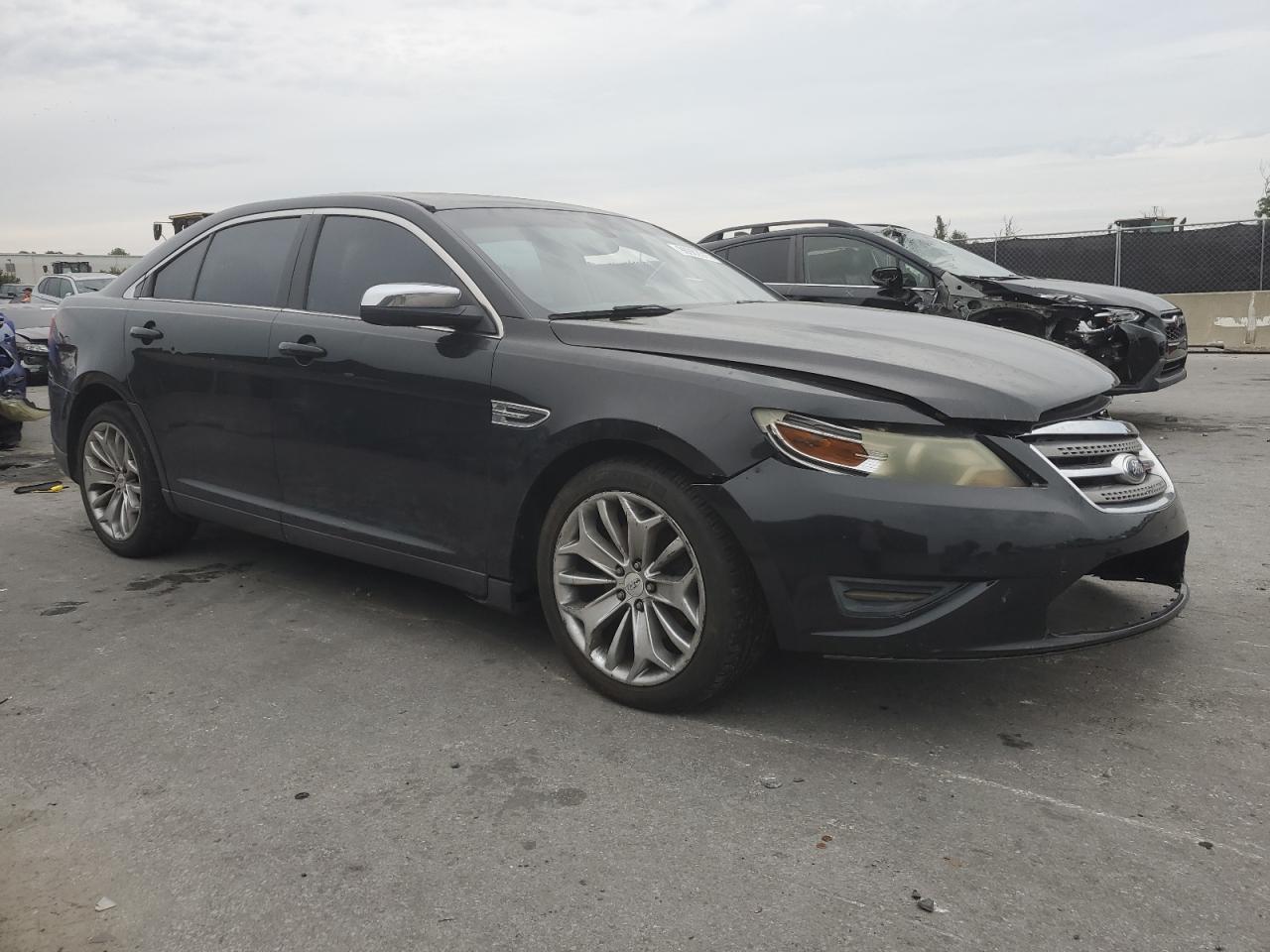 2015 Ford Taurus Limited - Image 4