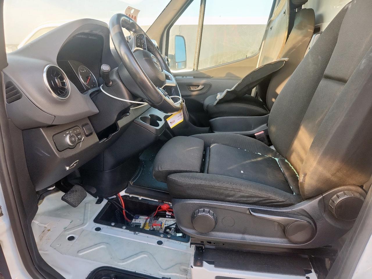 2019 Mercedes Benz Sprinter Box Truck - Image 7