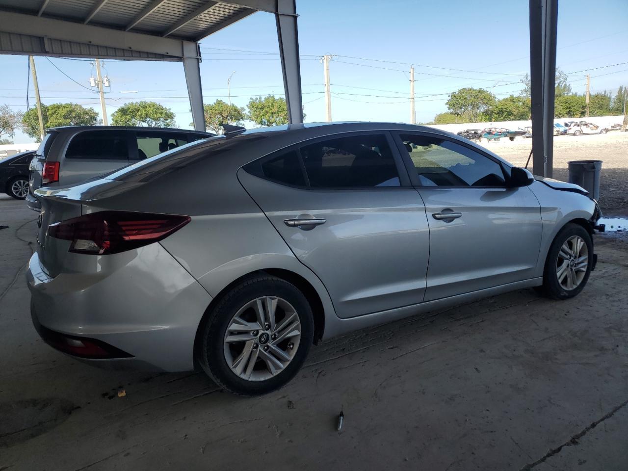 2020 Hyundai Elantra Sel - Фото 3