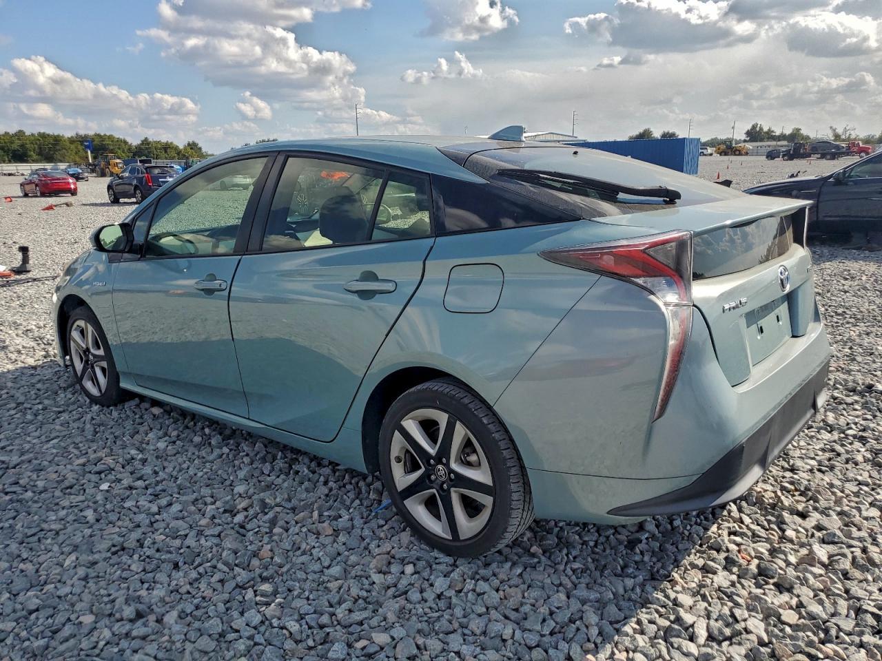 2016 Toyota Prius - Фото 2