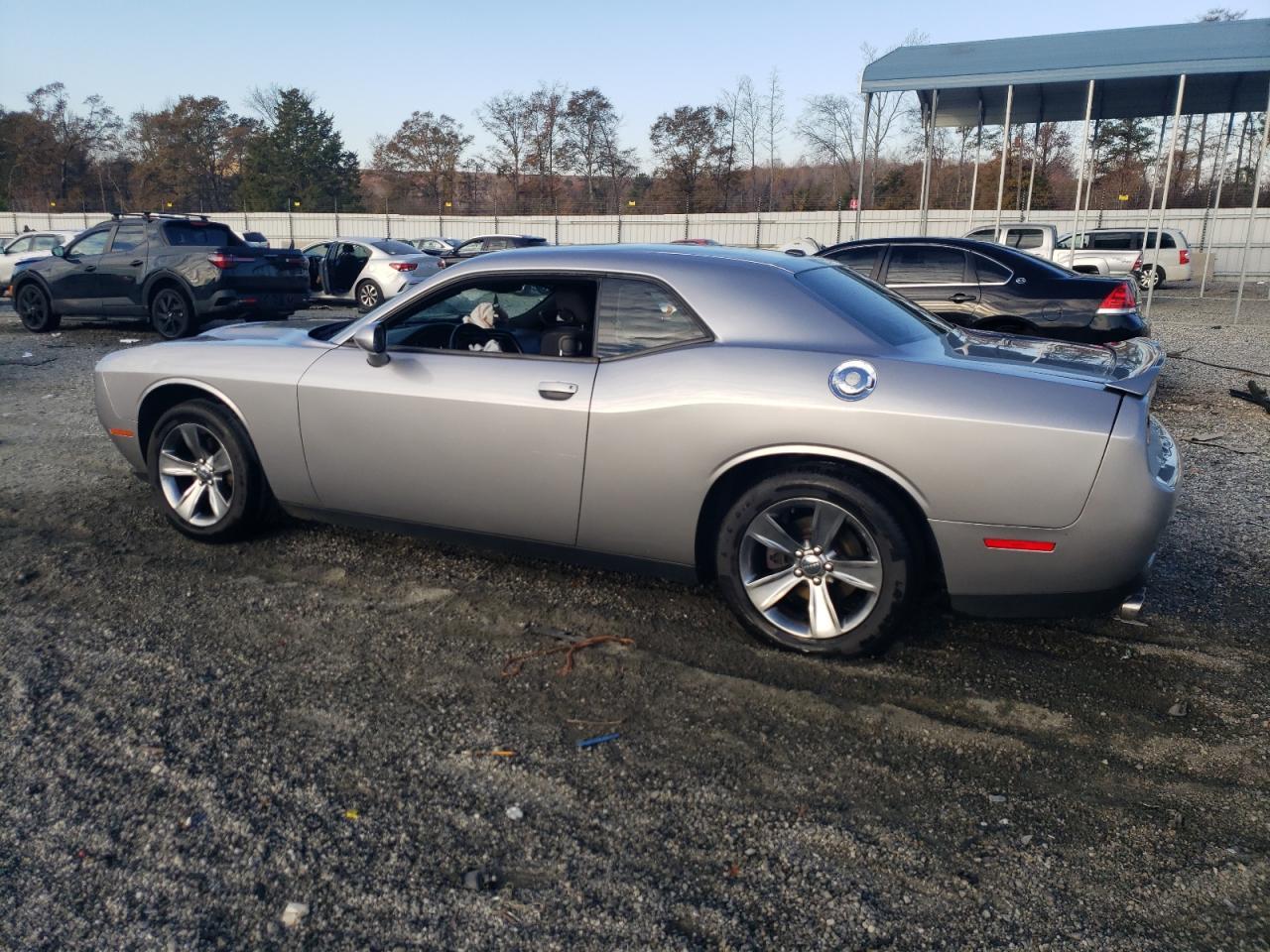 2018 Dodge Challenger Sxt - Image 2