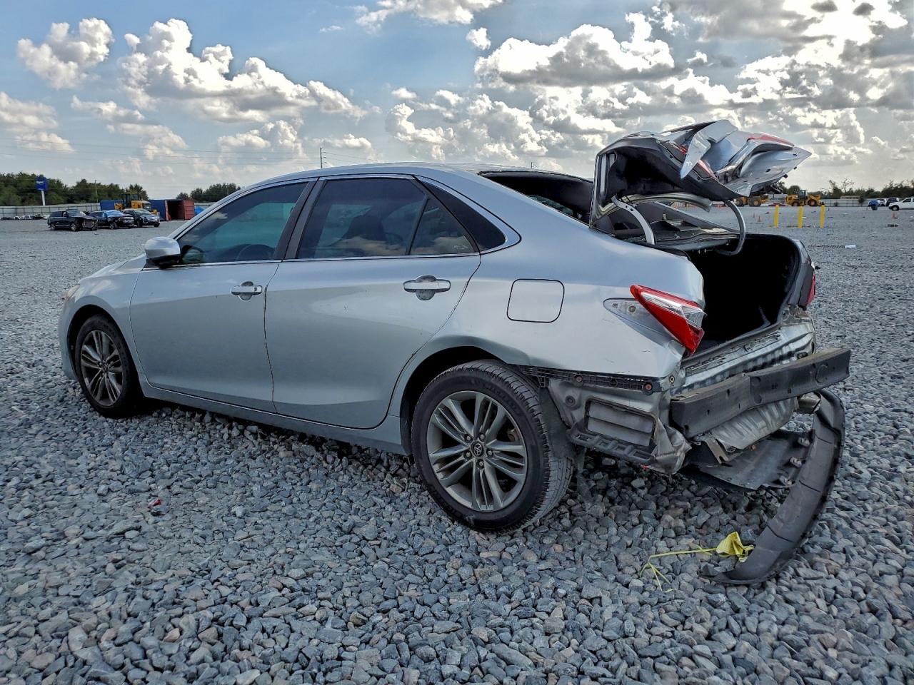 2017 Toyota Camry Le - Фото 2