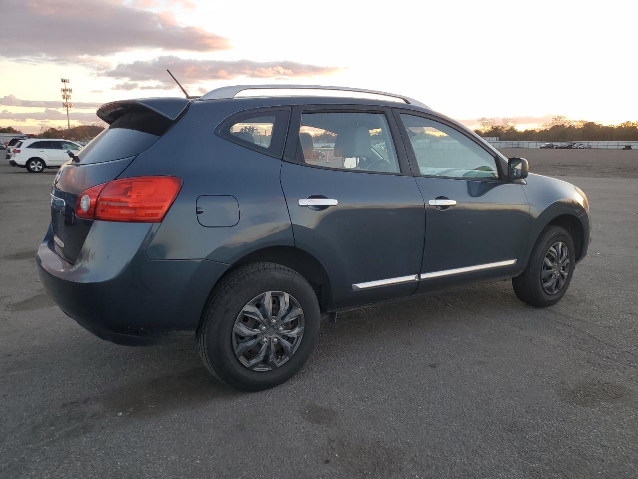 2015 Nissan Rogue Select S - Image 3