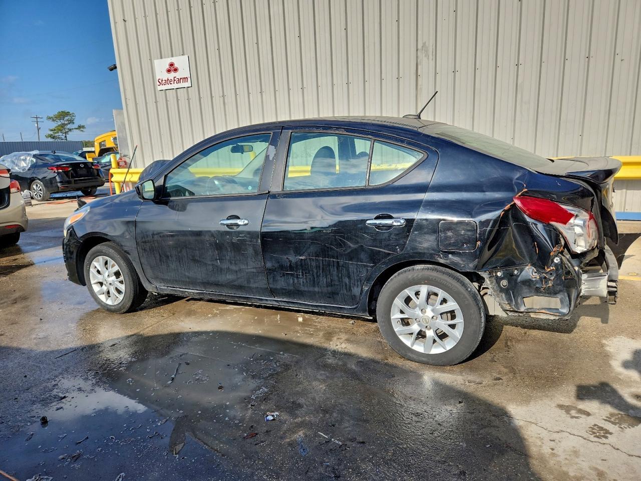2018 Nissan Versa S - Image 2