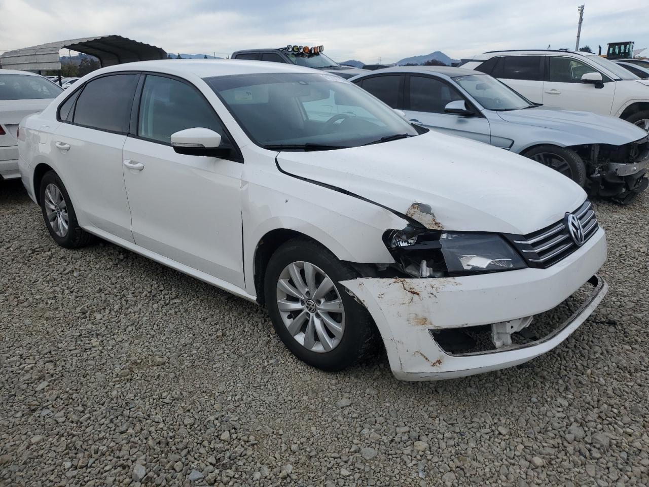 2013 Volkswagen Passat S - Фото 4