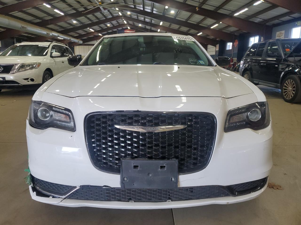 2018 Chrysler 300 Touring - Фото 5