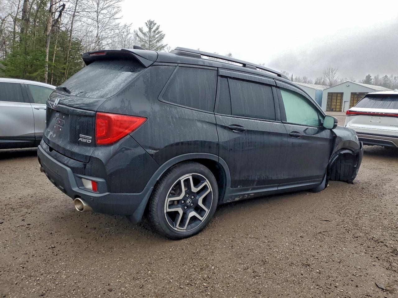 2022 Honda Passport Touring - Image 3