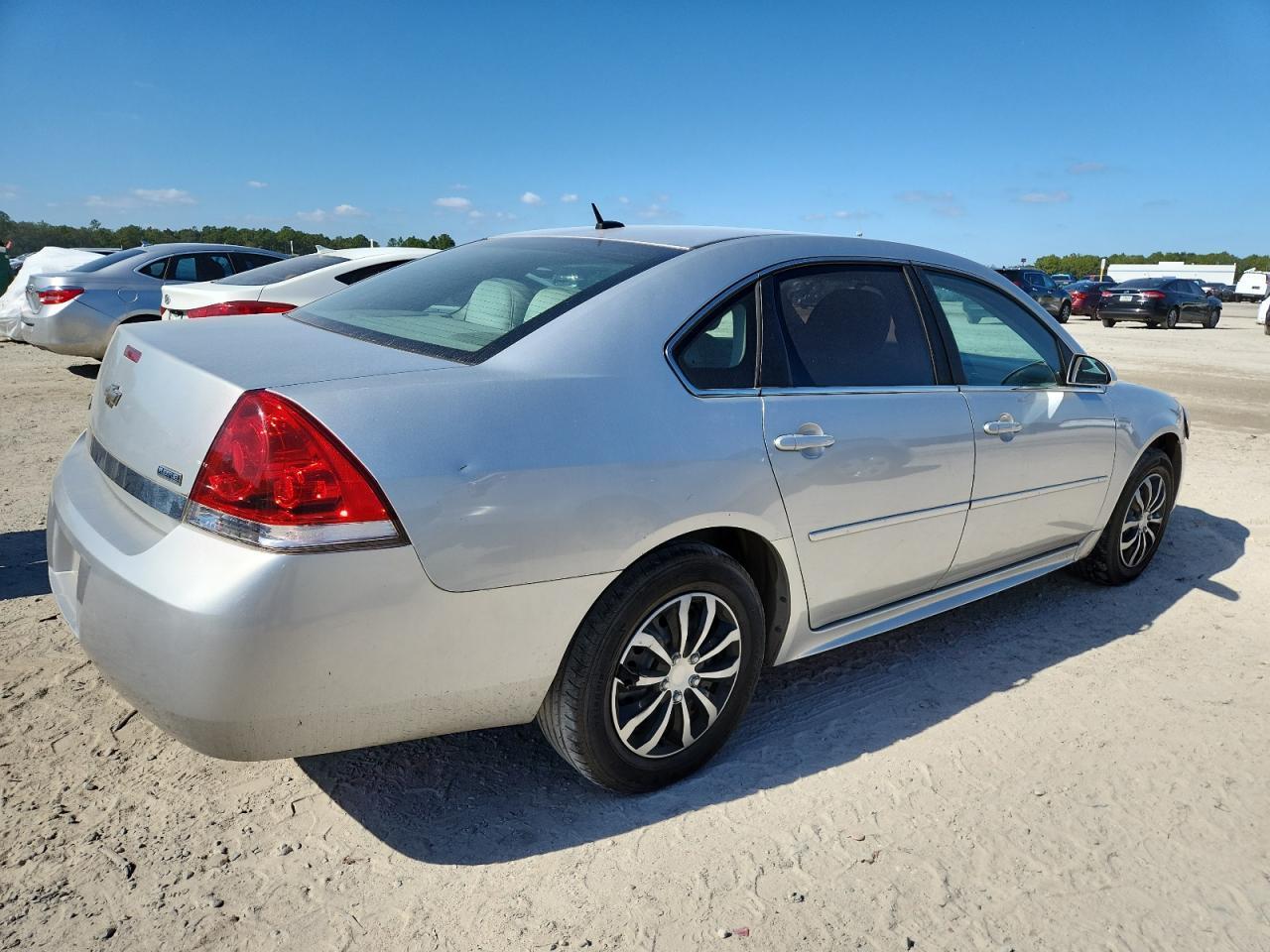 2011 Chevrolet Impala Ls - Image 3
