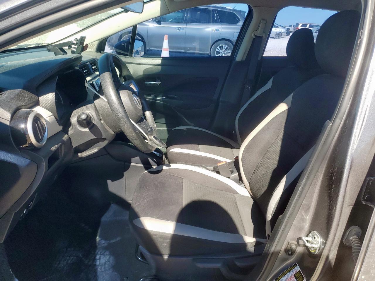 2021 Nissan Versa Sv - Image 7