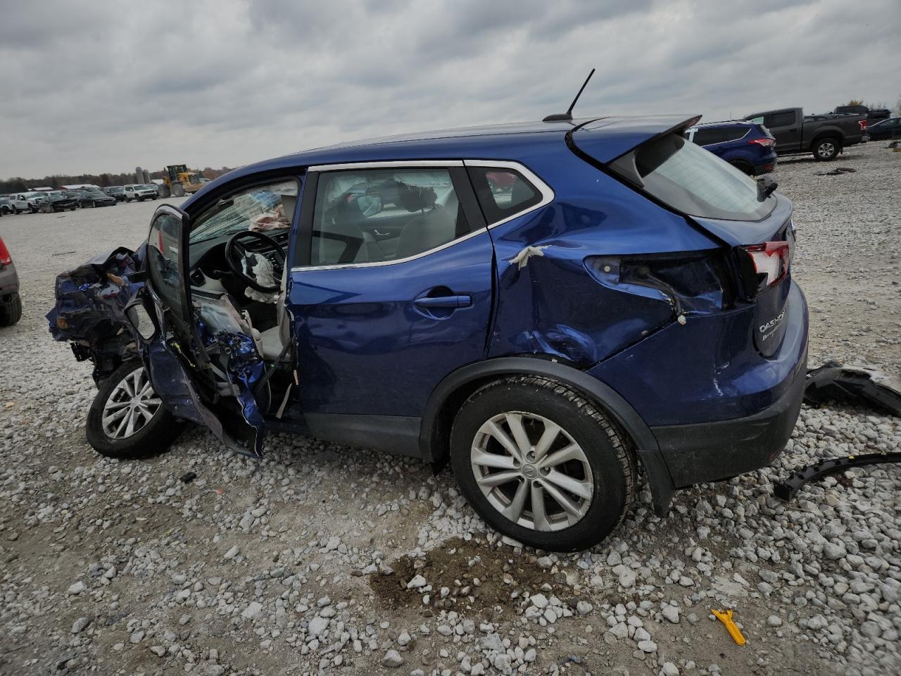 2017 Nissan Rogue Sport S - Фото 2