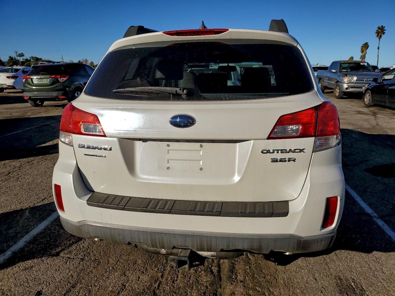 2012 Subaru Outback 3.6R Limited - Image 6