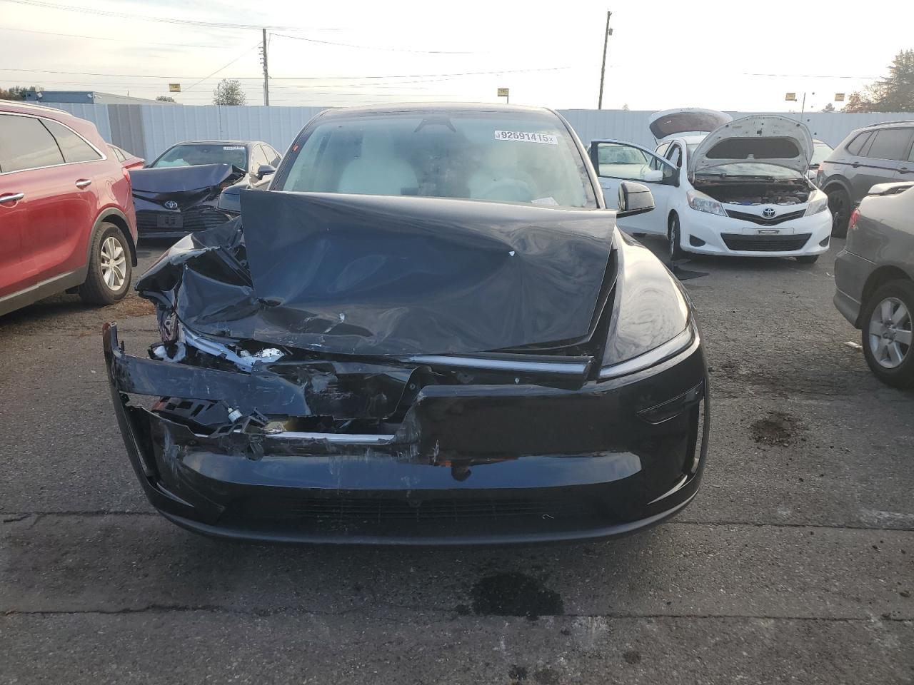 2026 Tesla Model Y - Фото 5