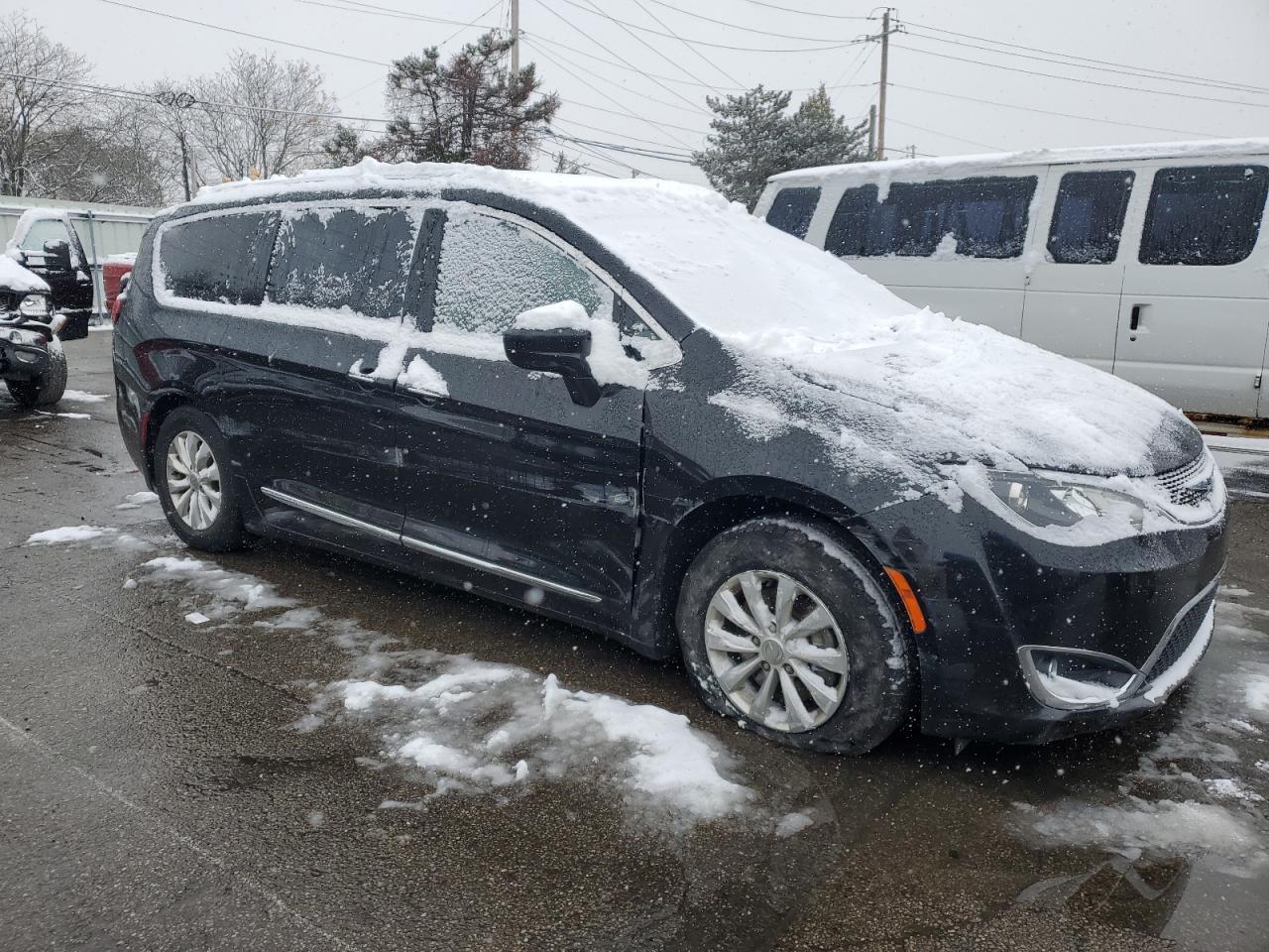 2018 Chrysler Pacifica Touring L - Фото 4
