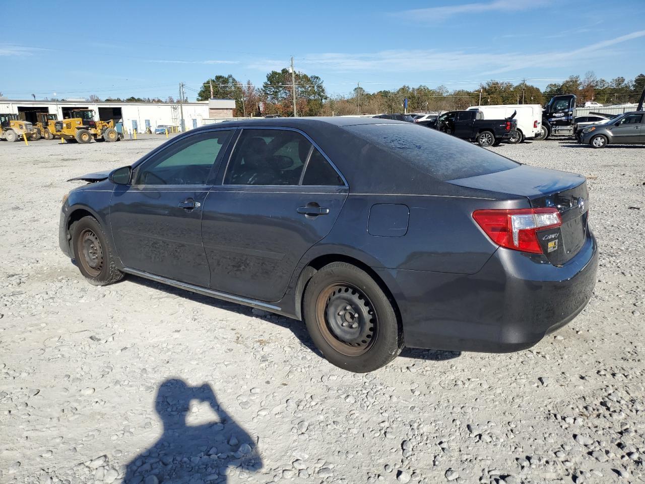 2012 Toyota Camry Base - Фото 2