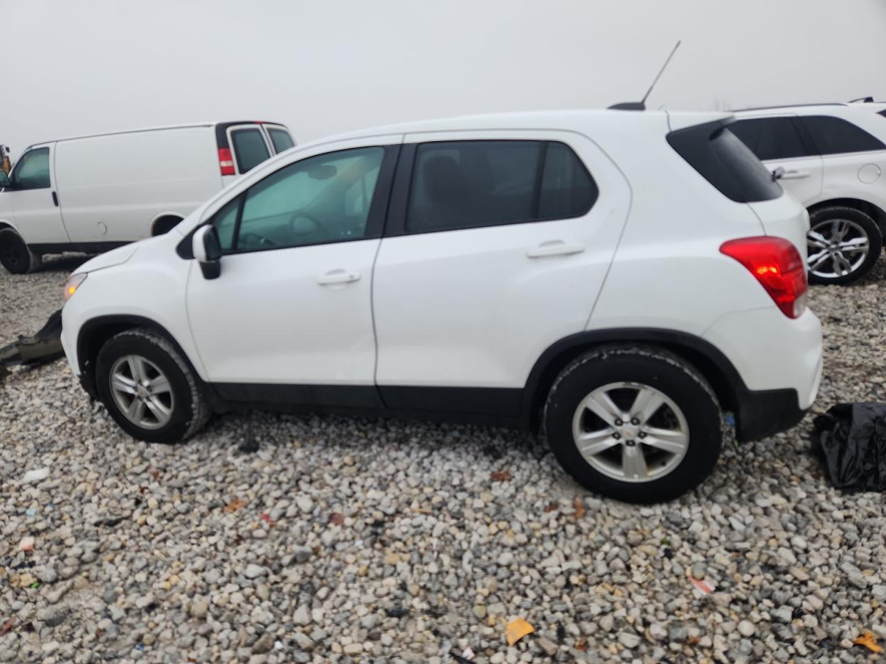 2020 Chevrolet Trax Ls - Фото 2