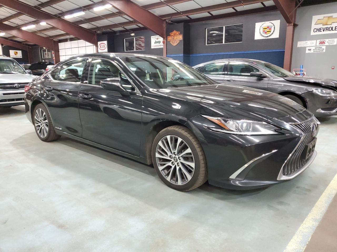 2021 Lexus Es 300H - Фото 4