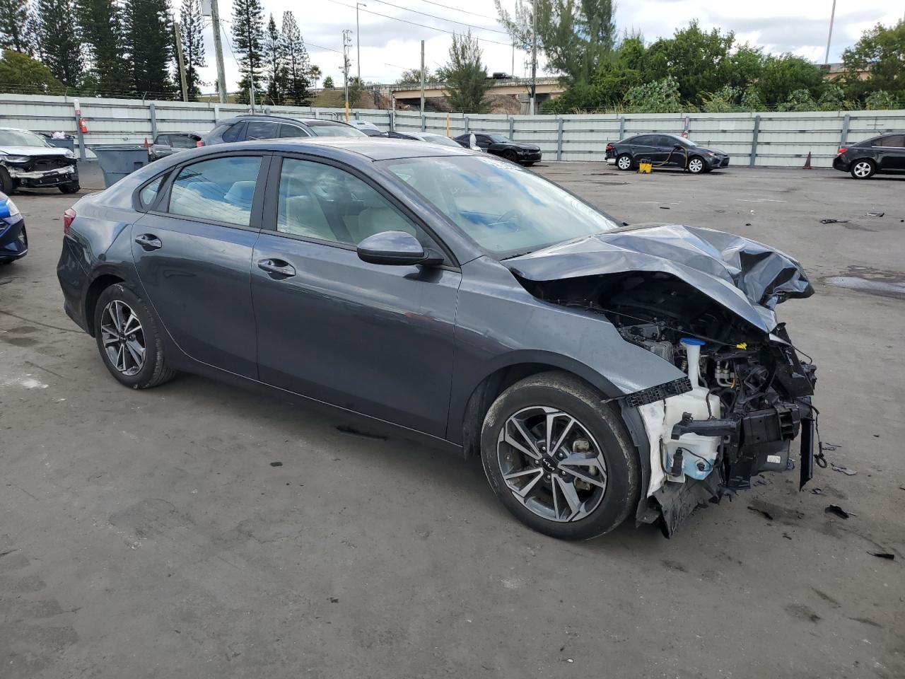 2022 Kia Forte Fe - Фото 4