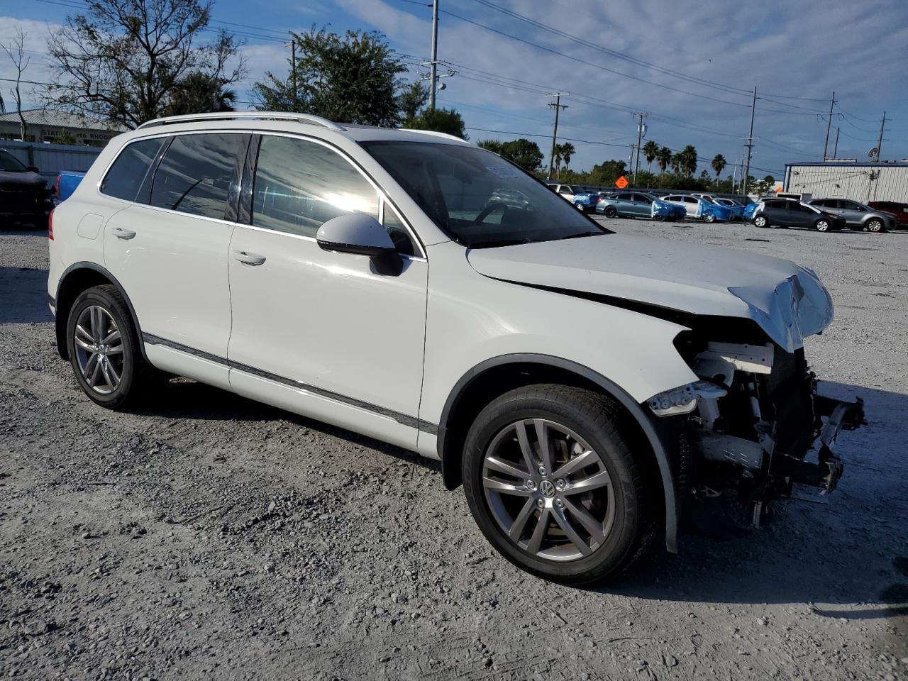 2016 Volkswagen Touareg Sport - Фото 4