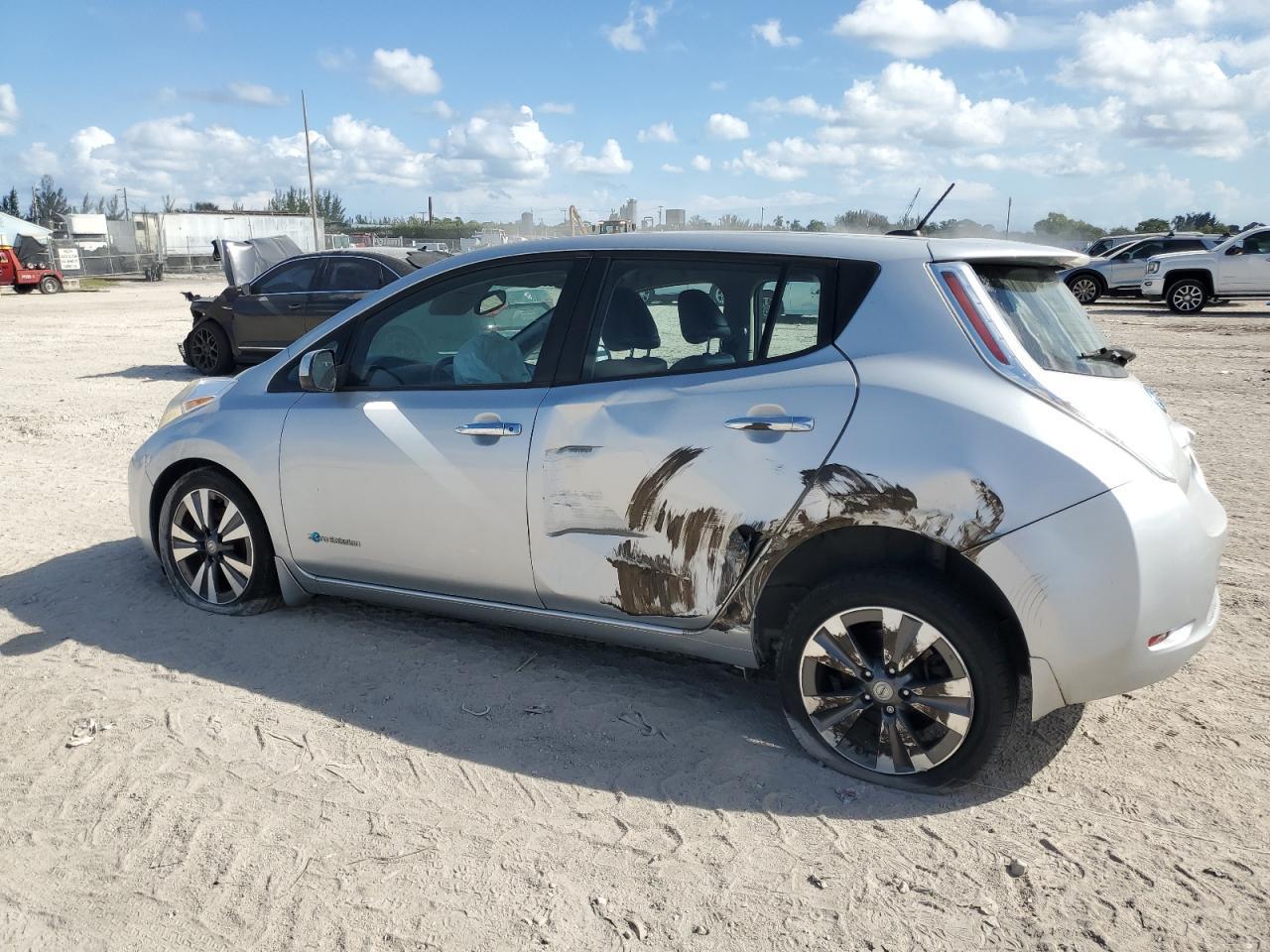 2015 Nissan Leaf S - Image 2